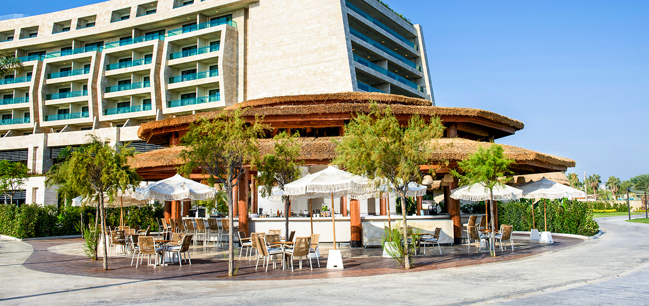 REGNUM THE CROWN Sandy Beach Bar 02 Slider